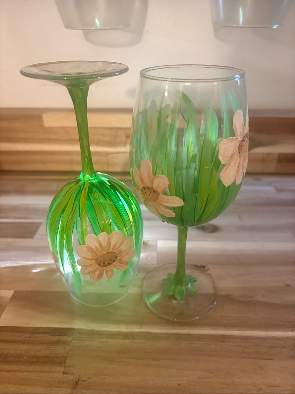 Hand-Painted Floral Wine Glasses - Green with White Daisies